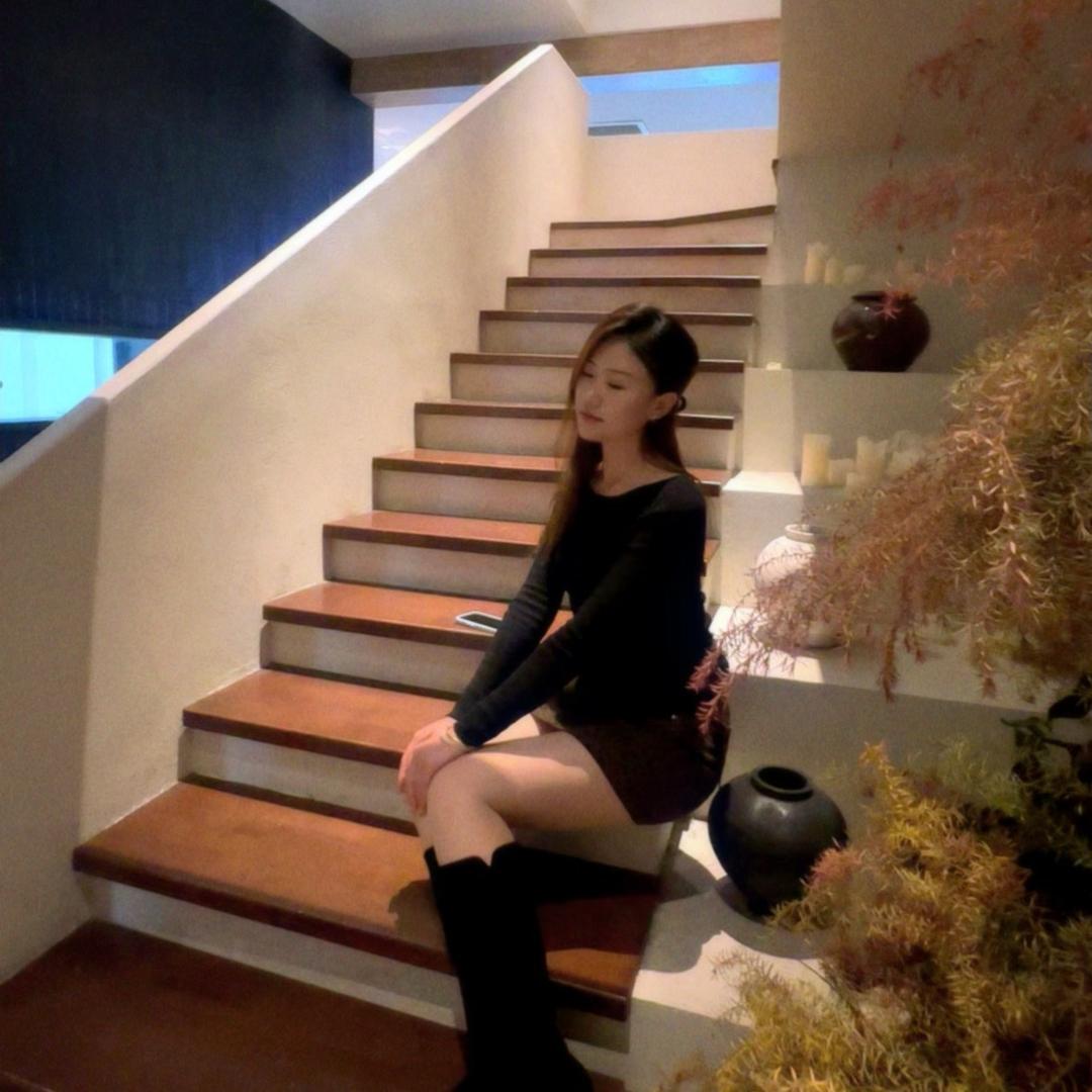 嫣然