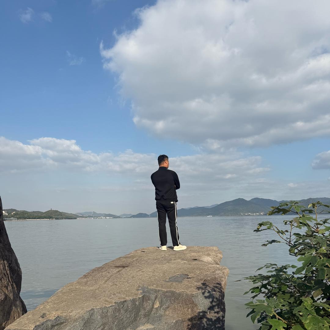 🌈一杯冰美式🧊