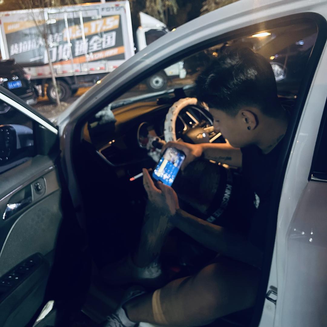 烂剧里的男主角.