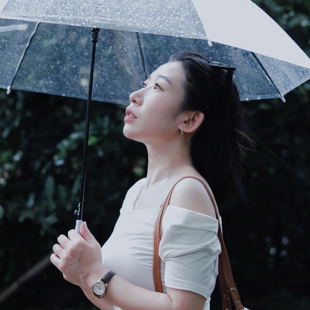 嫣然