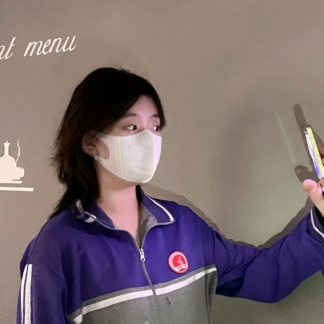 豆芽崽子Esther