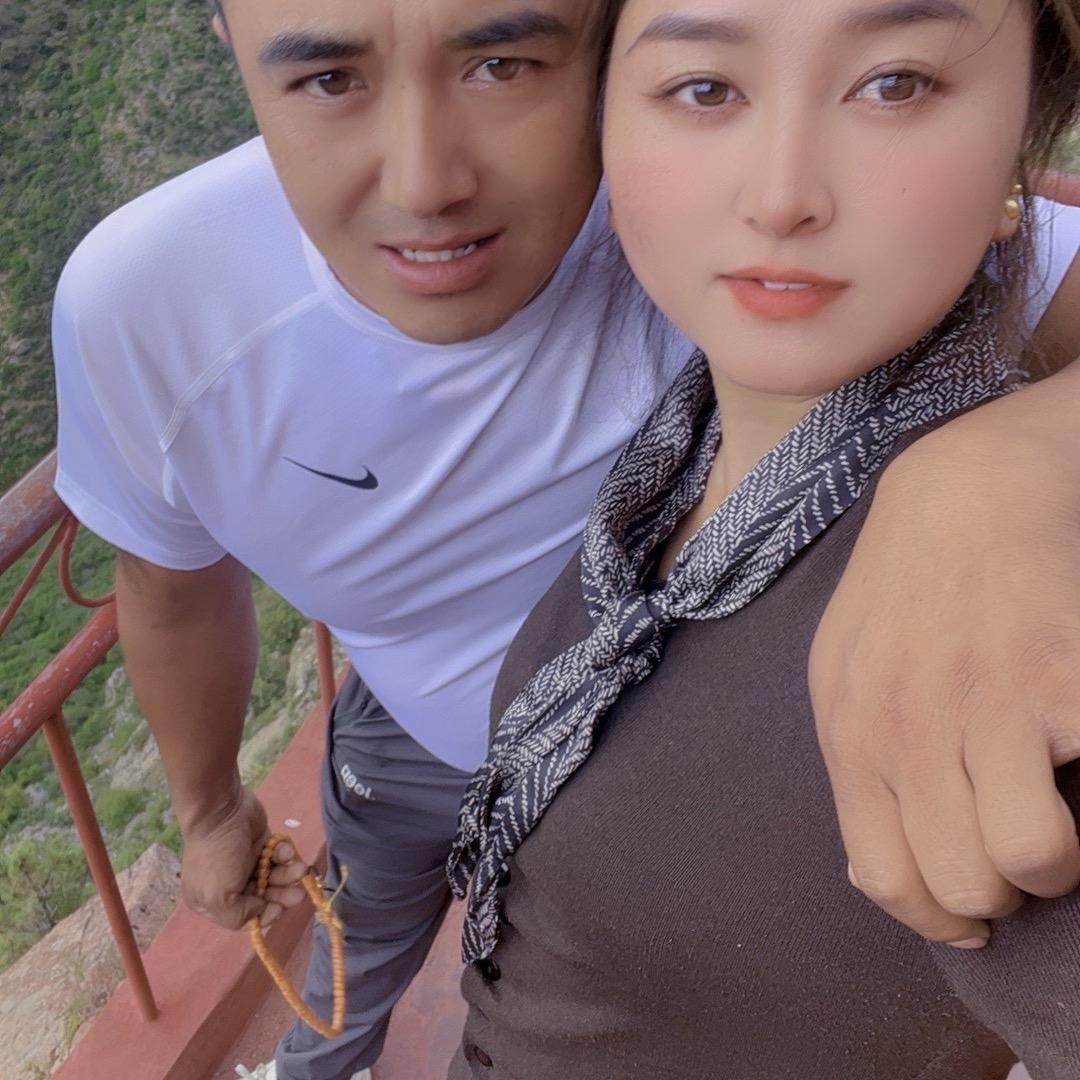父母的恩情一辈子还不完。