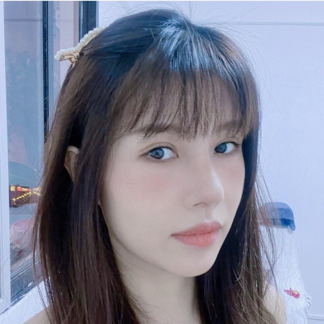 黄皮美甲师