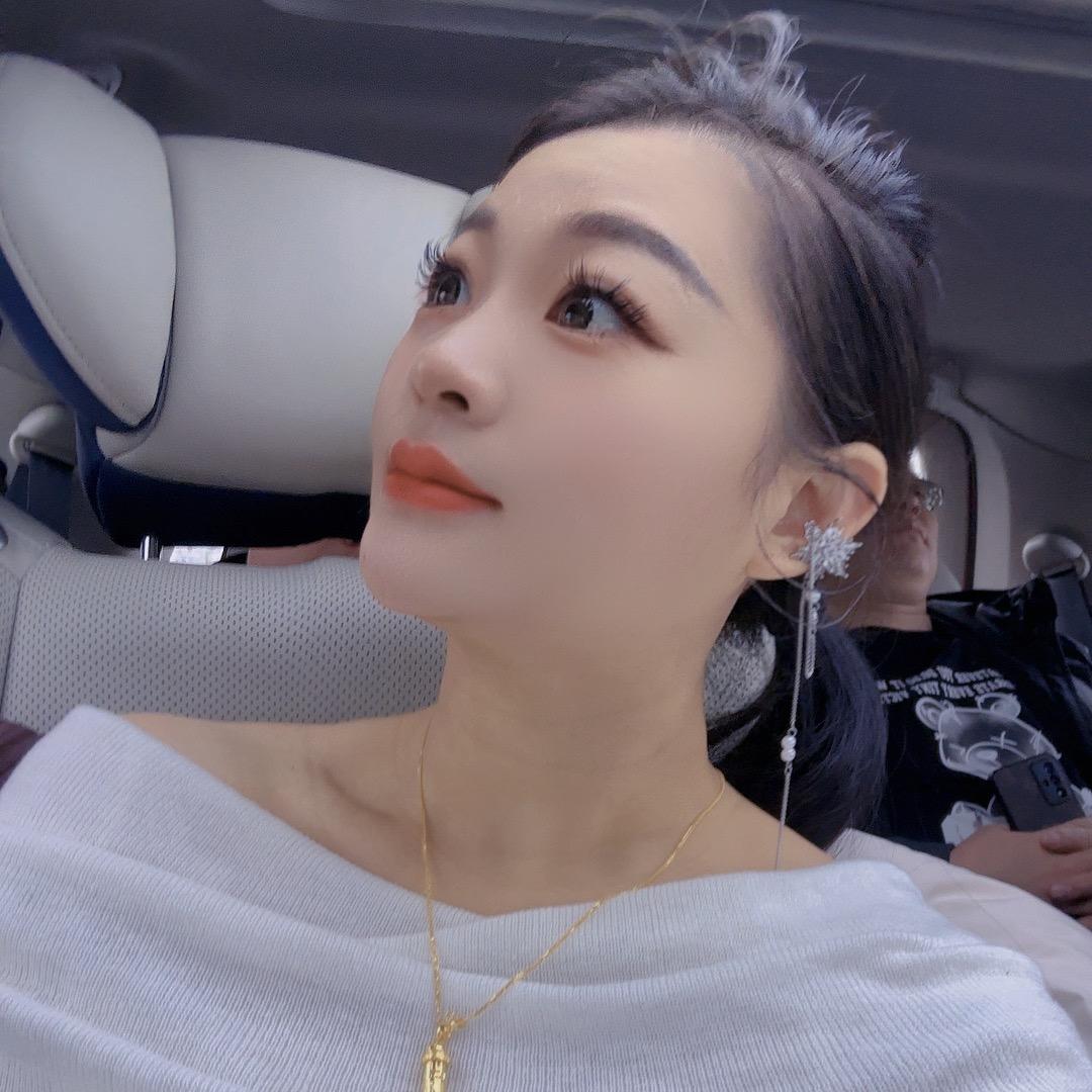 🥀ঞ李姑娘¹³¹⁴ృ༊（开启第一次直播