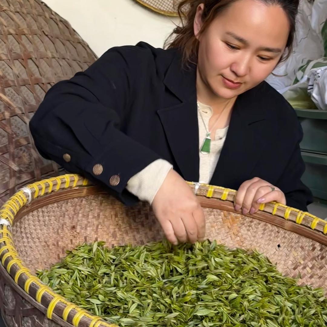 西湖龙井第三传承人娜姐