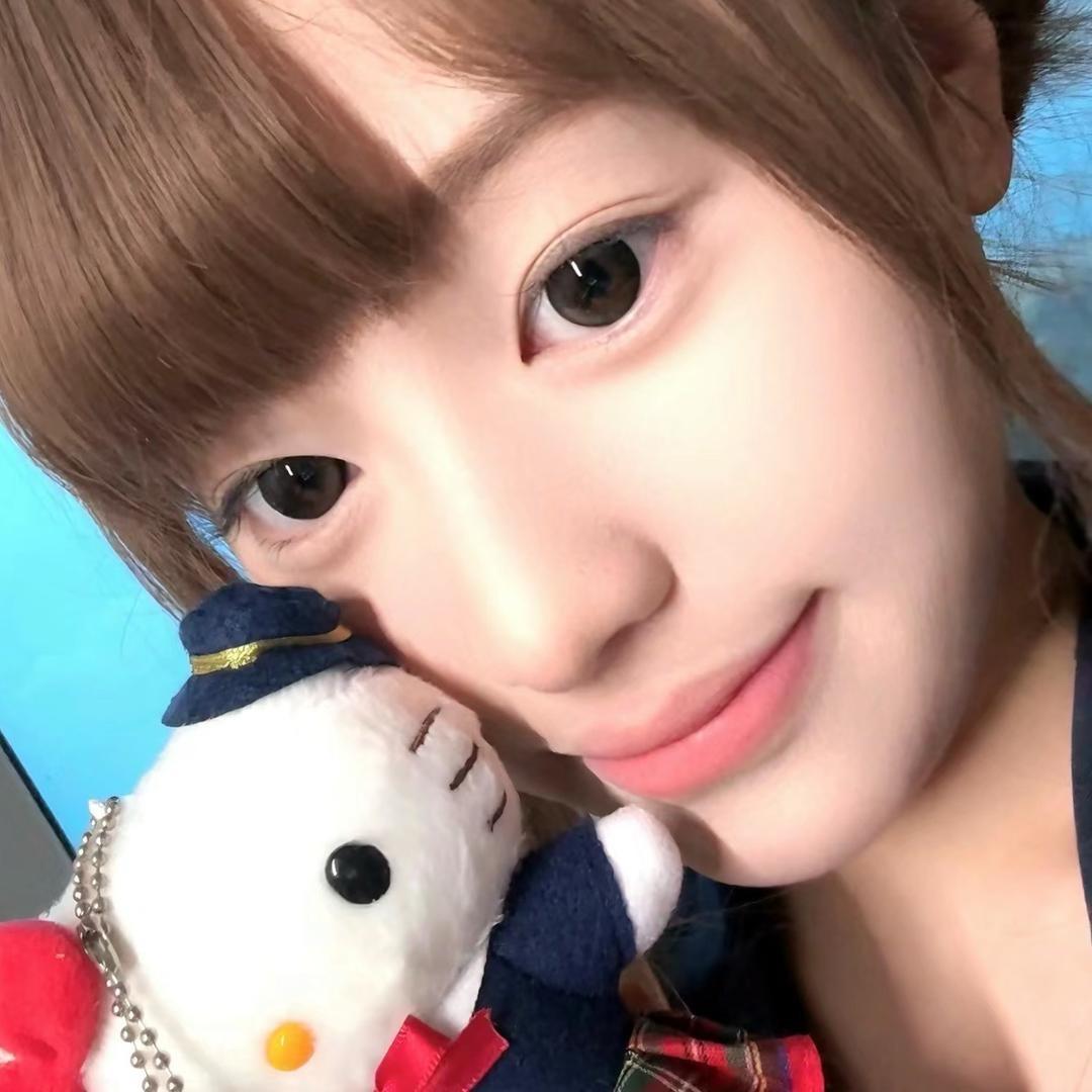 一朵风中摇曳的水仙花