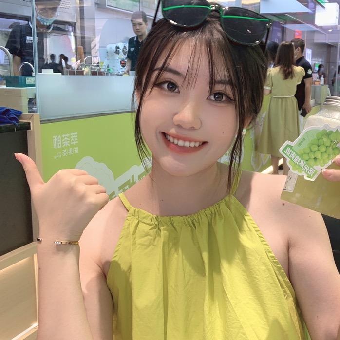 小梨吃饭饭