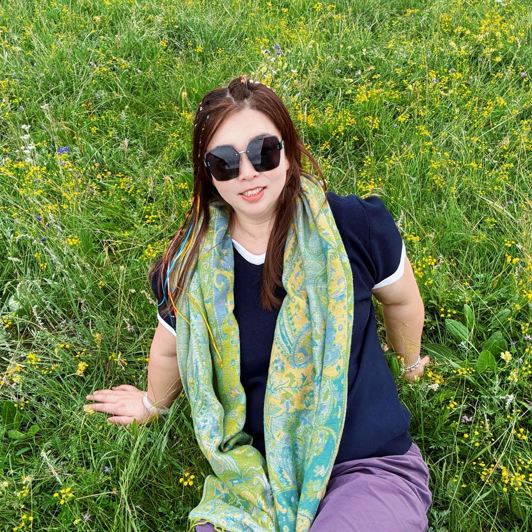 佩@