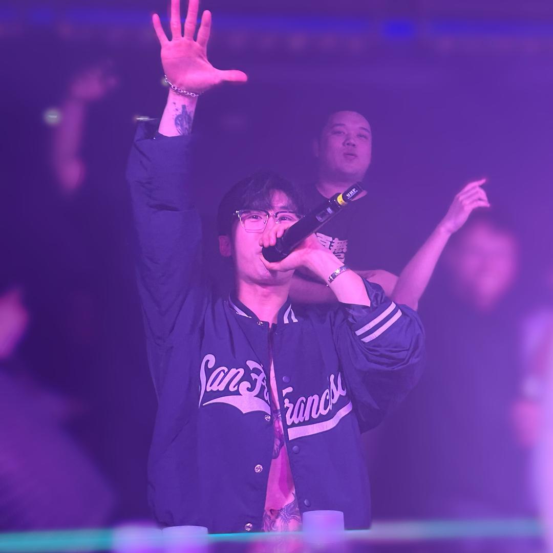 峰哥小迷妹一枚ᥫᩣ