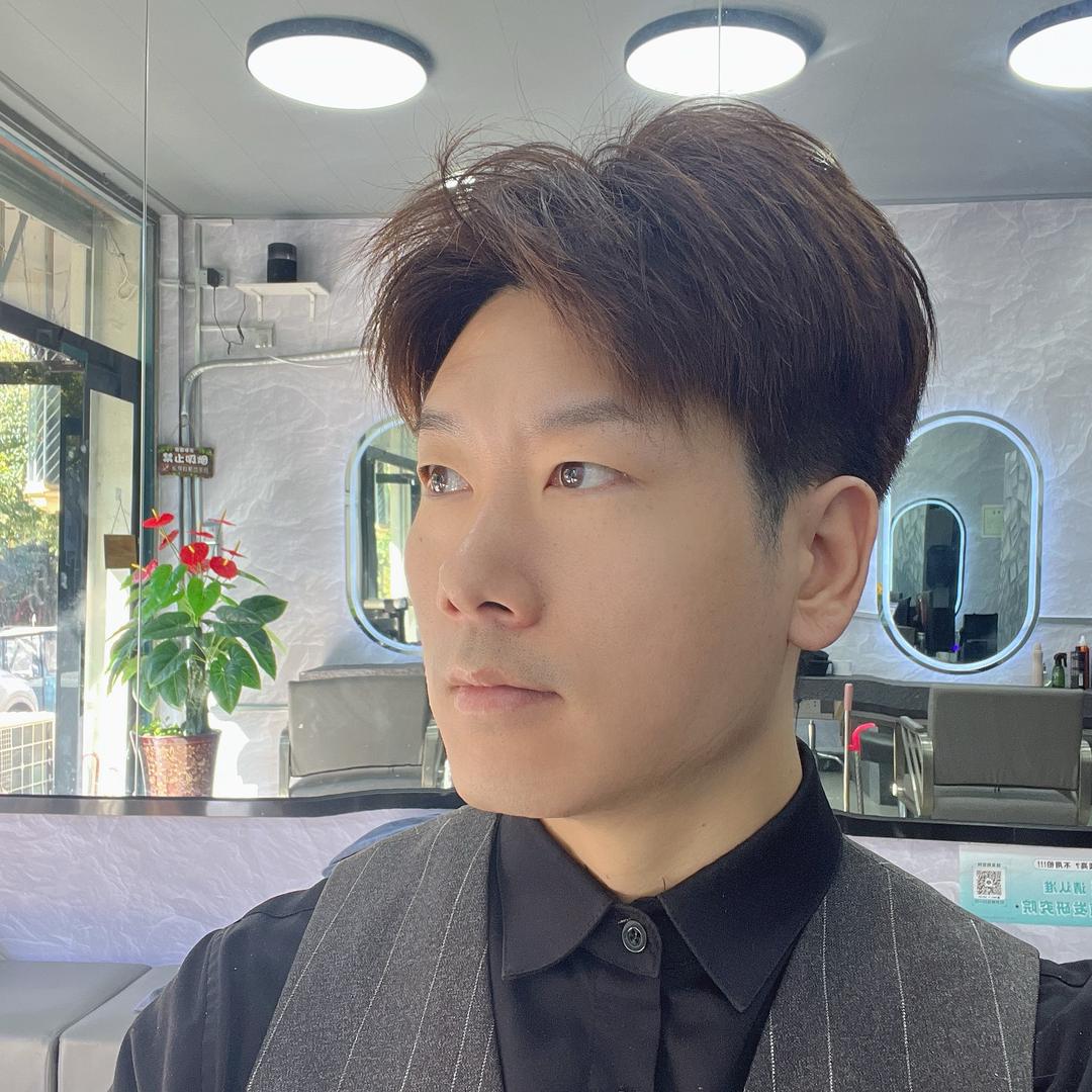 艺术家美发-阿辉