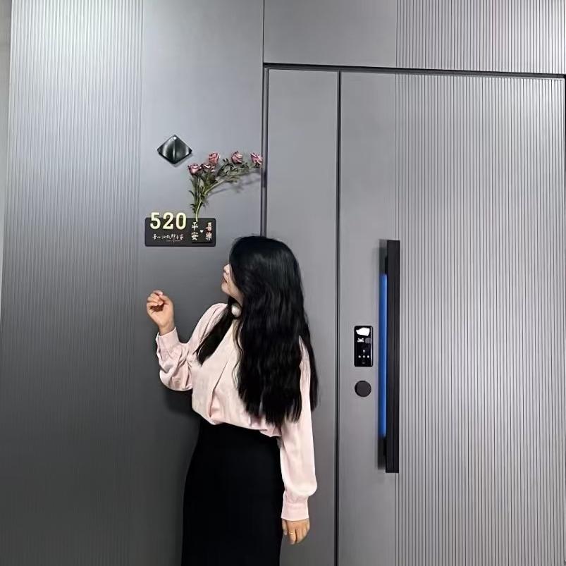鬲扇门业防盗门工厂直销店