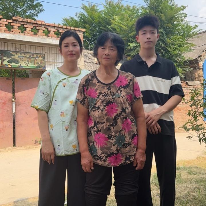农村单身母亲爱唱歌（小玲）