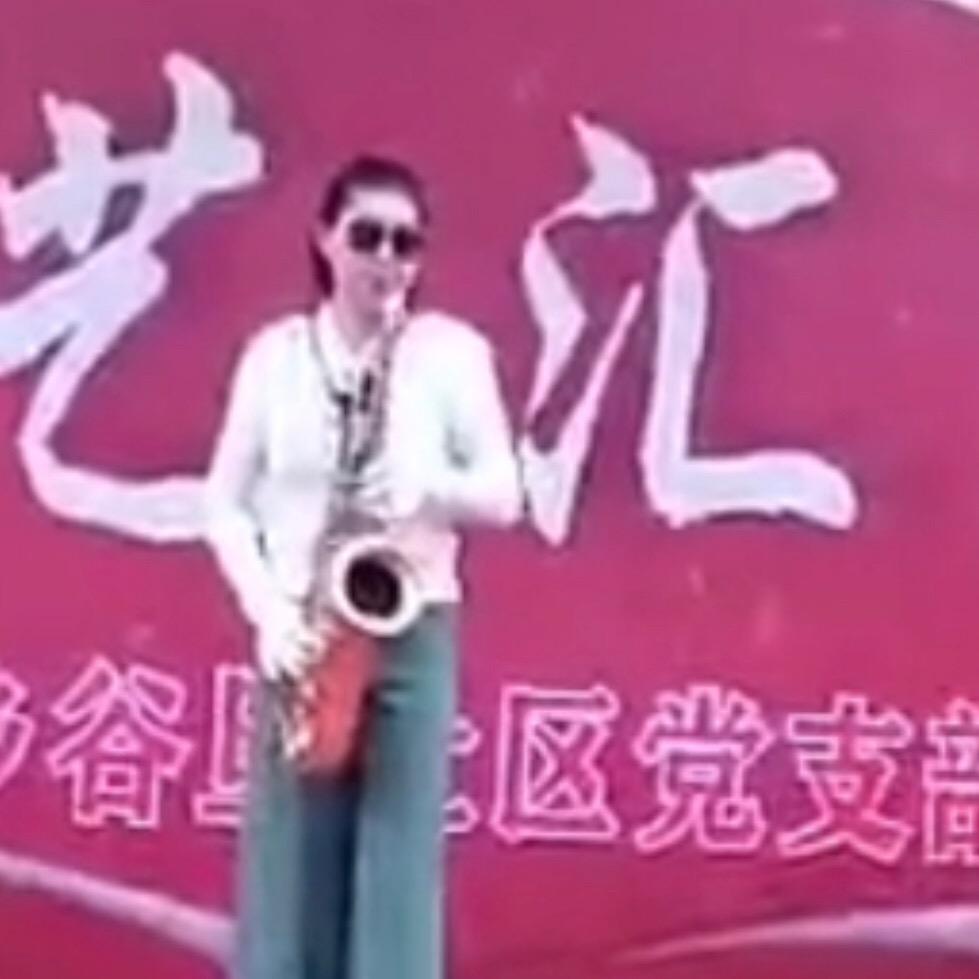 月儿，喜欢唱歌🎤