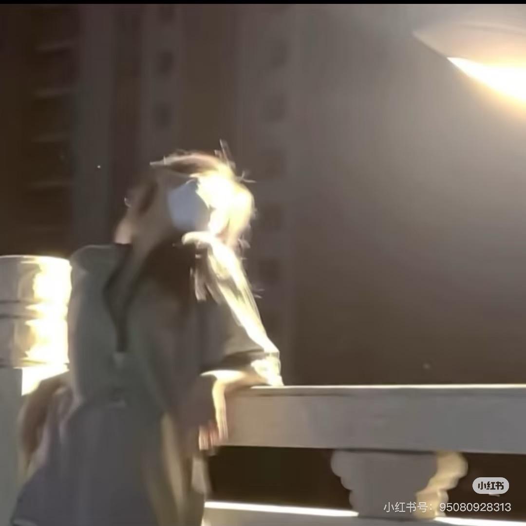 卖模板的小姐姐_