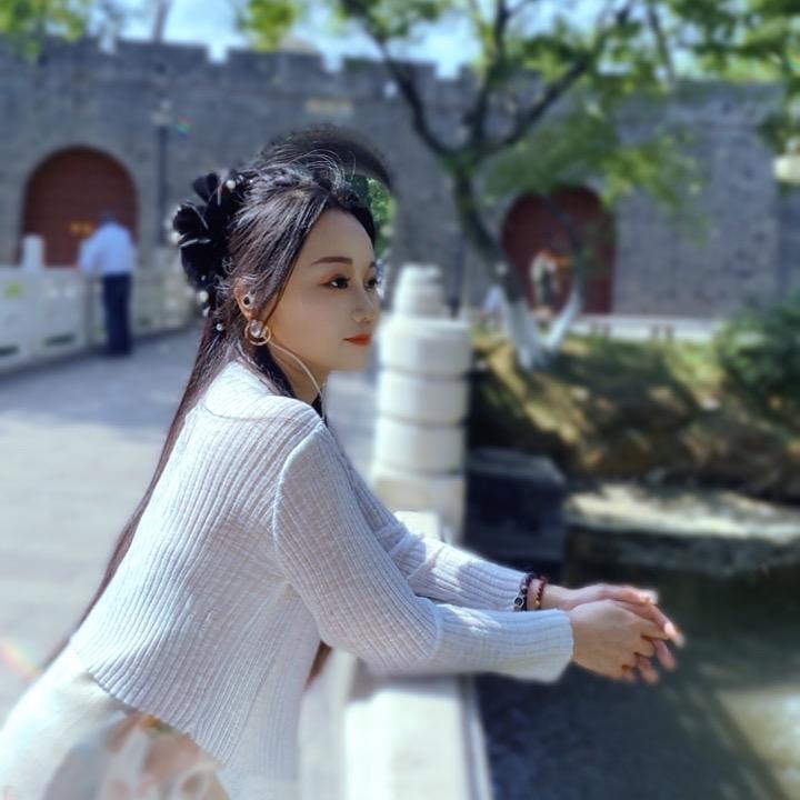 伊曼.
