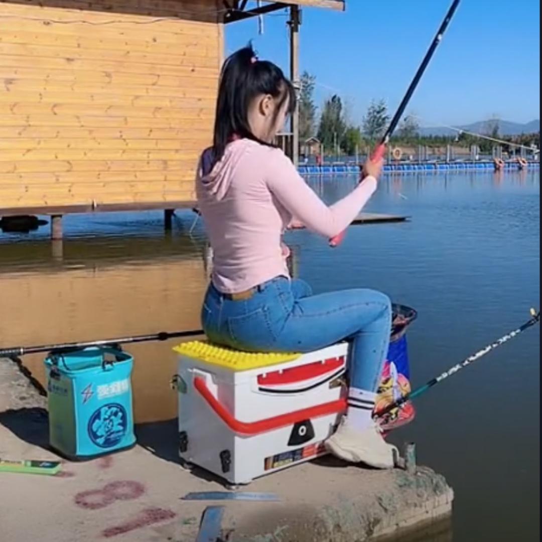 卉子钓鱼