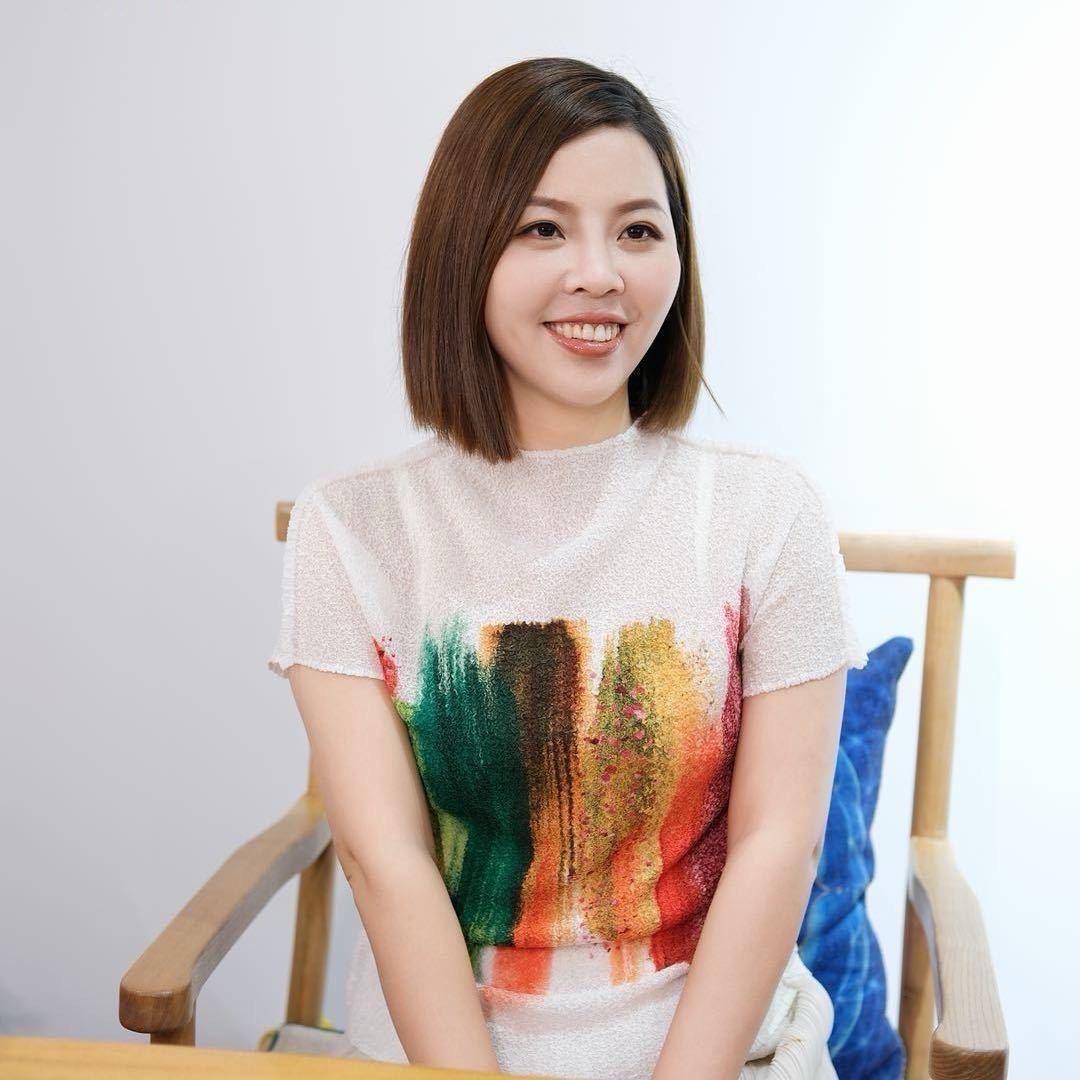 爱褶衣芳姐