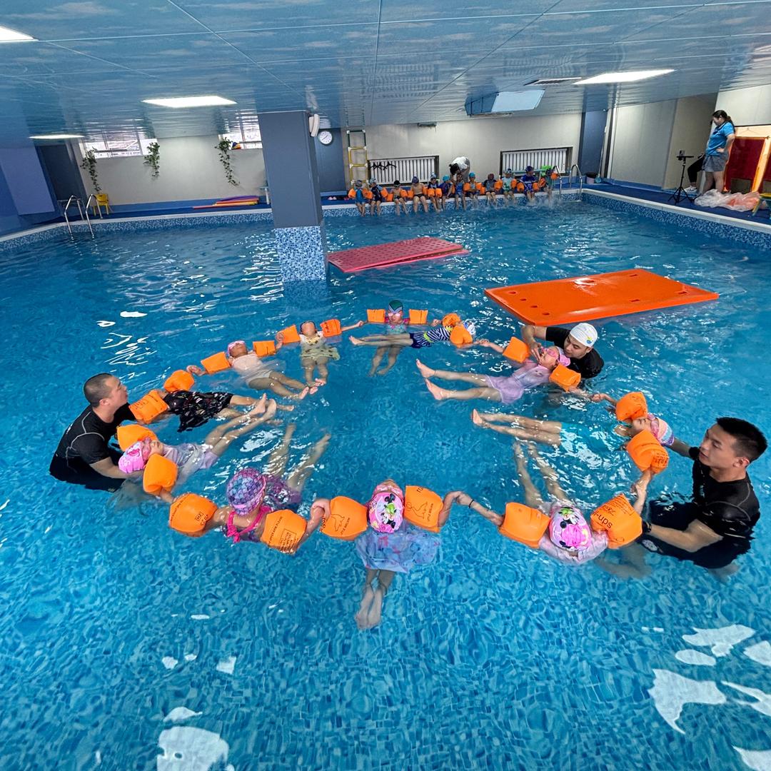 伊宁鲸鱼堡游泳馆