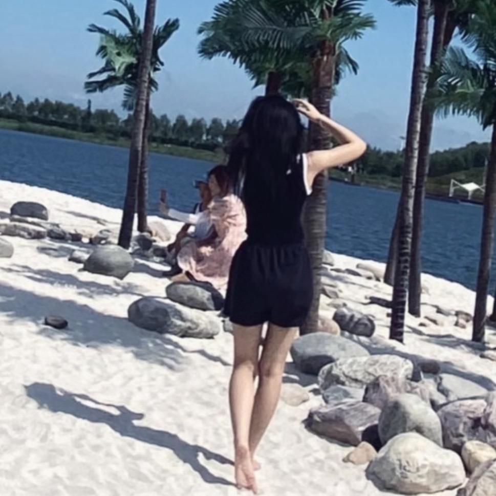 她…