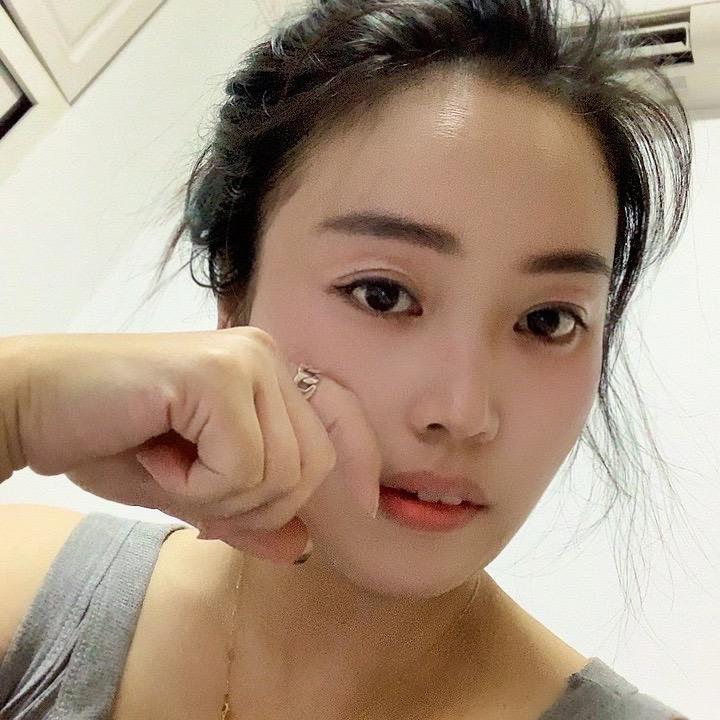 官雨佳
