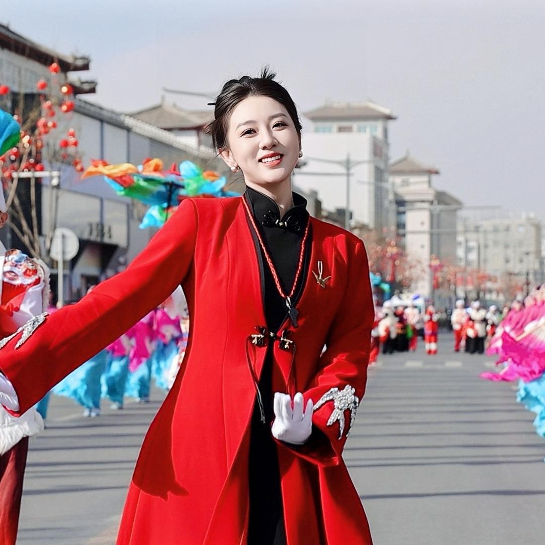 绥德秧歌总导演兼指挥任艳艳