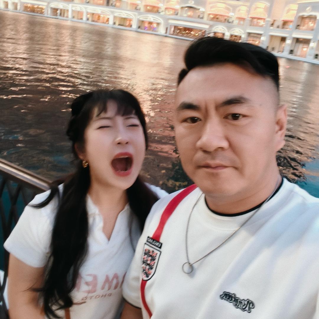 张小妞不扭