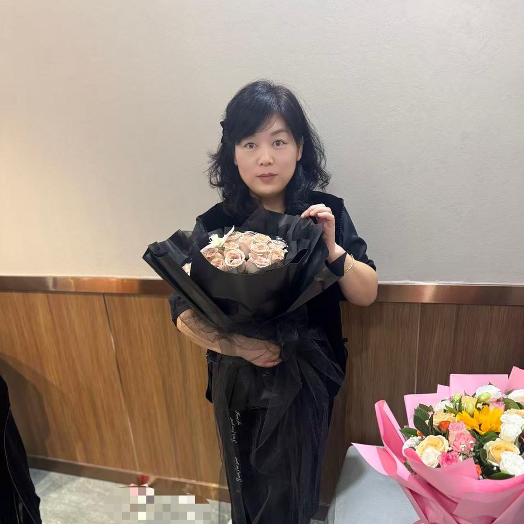 美人  关注我   护肤不迷路