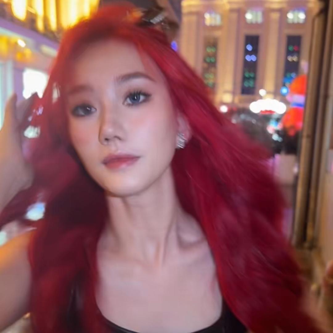 假笑婆娘