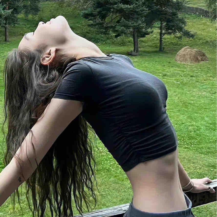 一棵柳树扭一扭