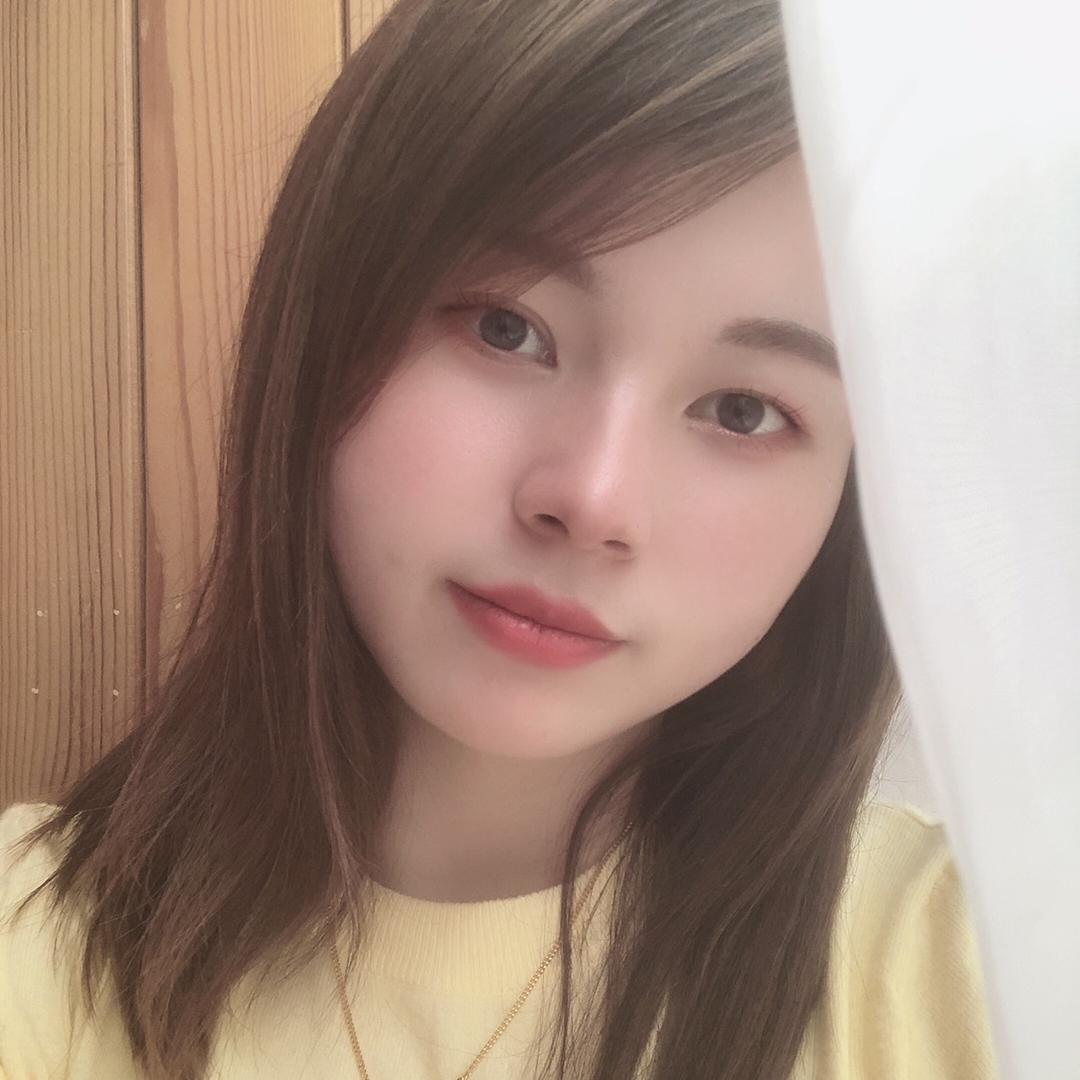 开宝马的小姐姐