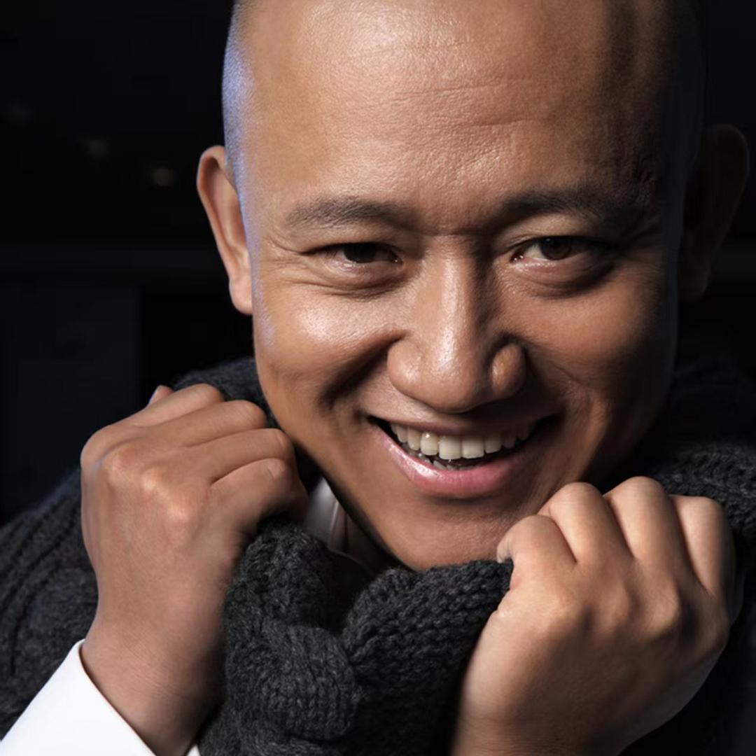 蔡明做潮牌RobbCai