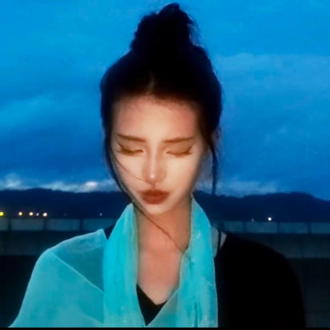 Zhong •