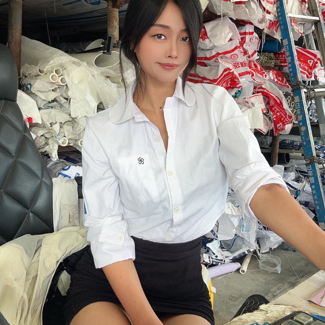 卖建材的小利