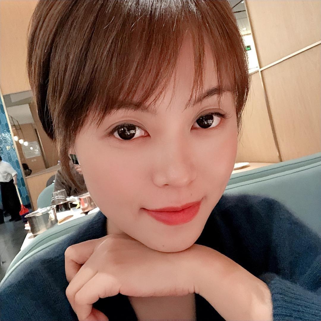 知衣女装工厂店