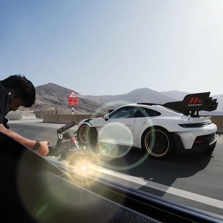 小黄玩车