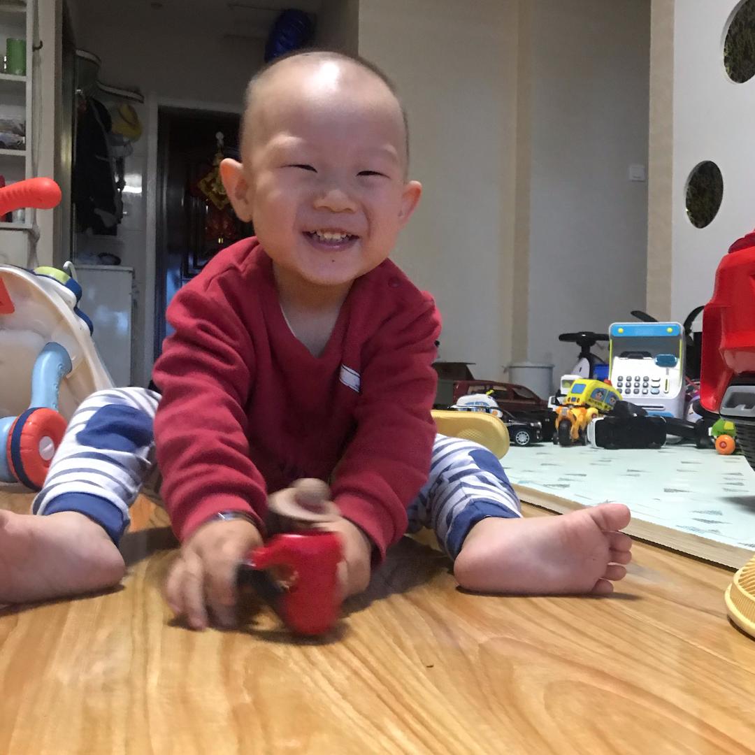馒头弟弟爱吃馒头