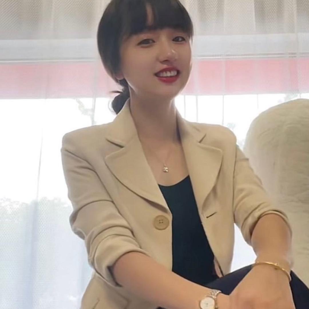 单眼皮姑娘大高