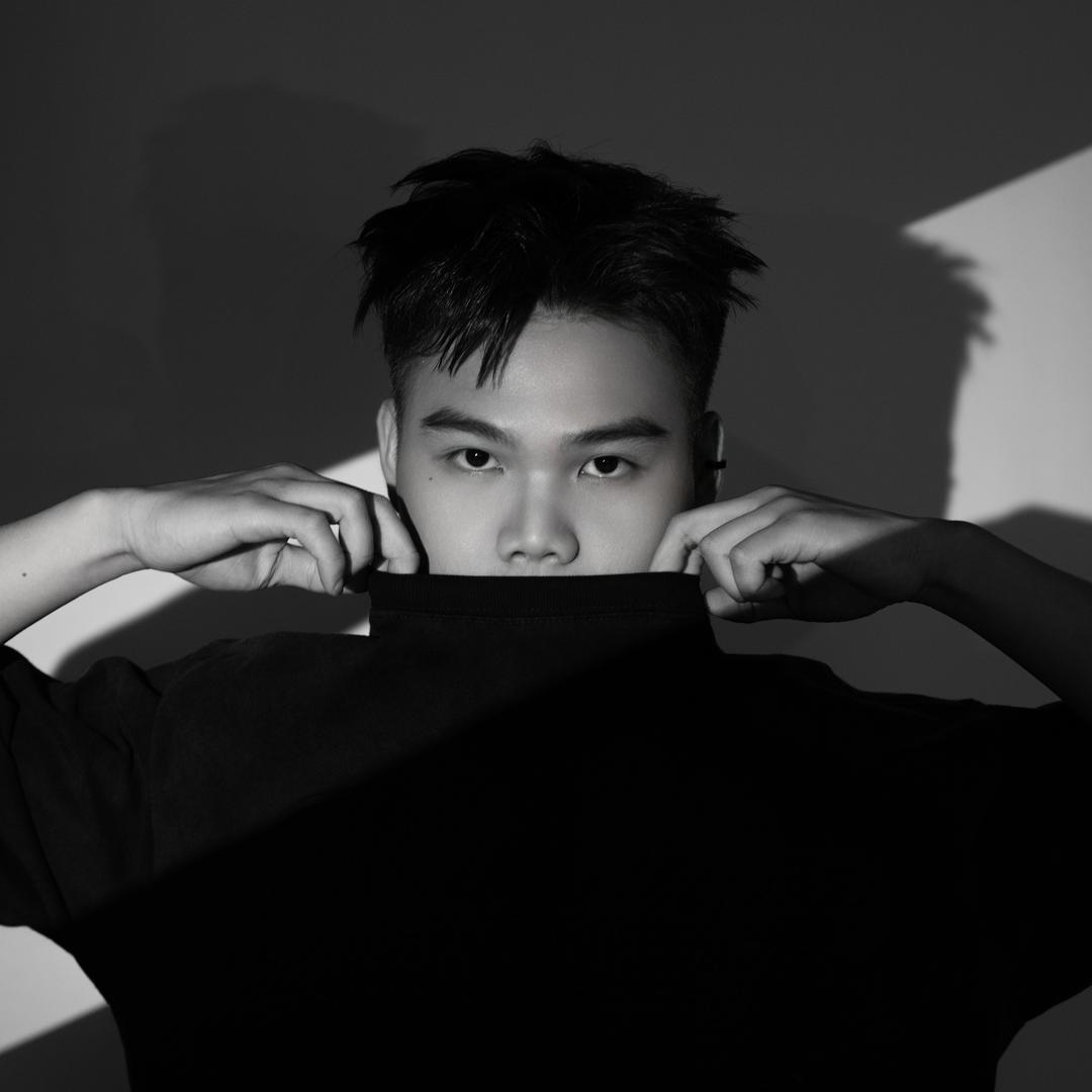 姚明在南宁染头发