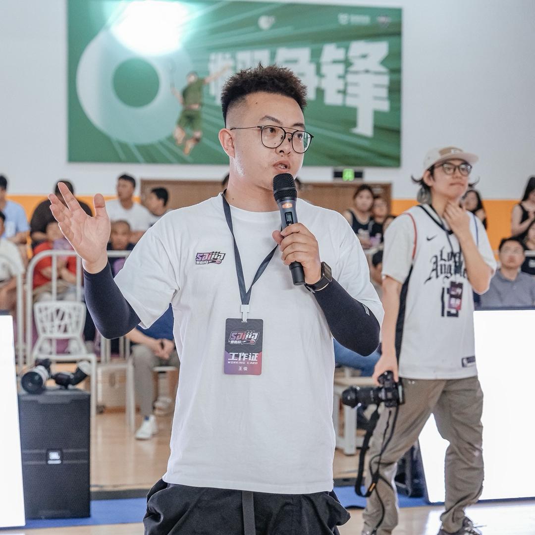常州艾斯逸体育® 王老師
