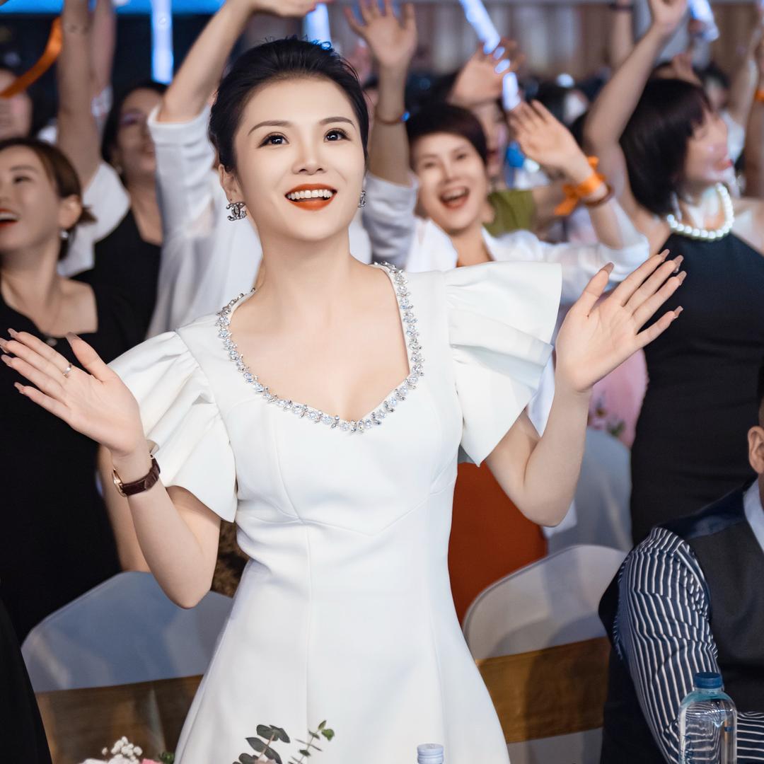 百万姐爱自由❶中秋轻奢礼盒私人定制服务