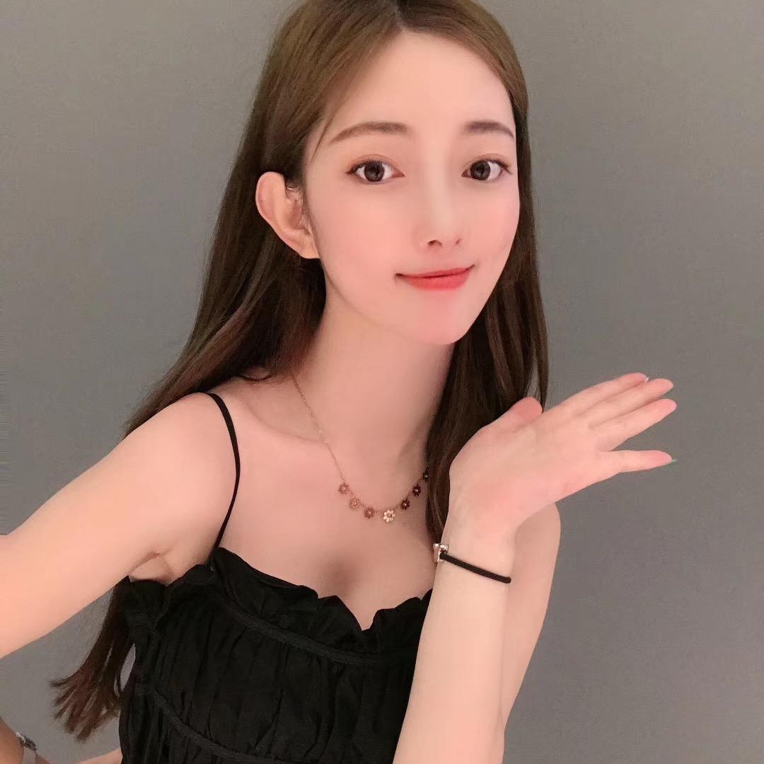 叫萌萌。