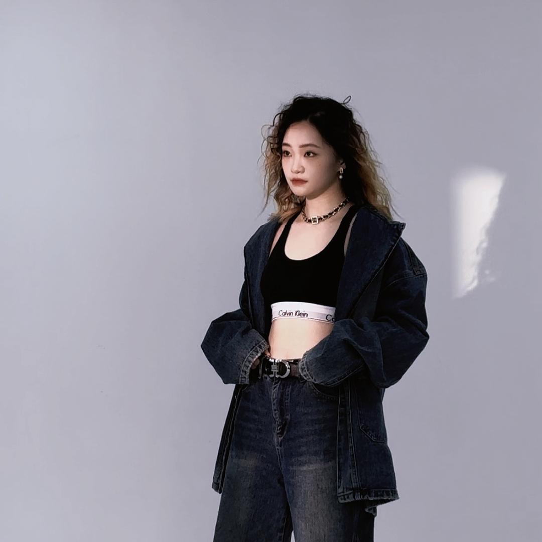 不穿秋裤的Lydia