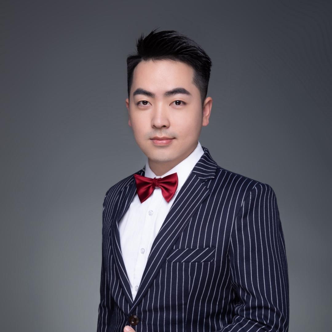 男高音冯文新