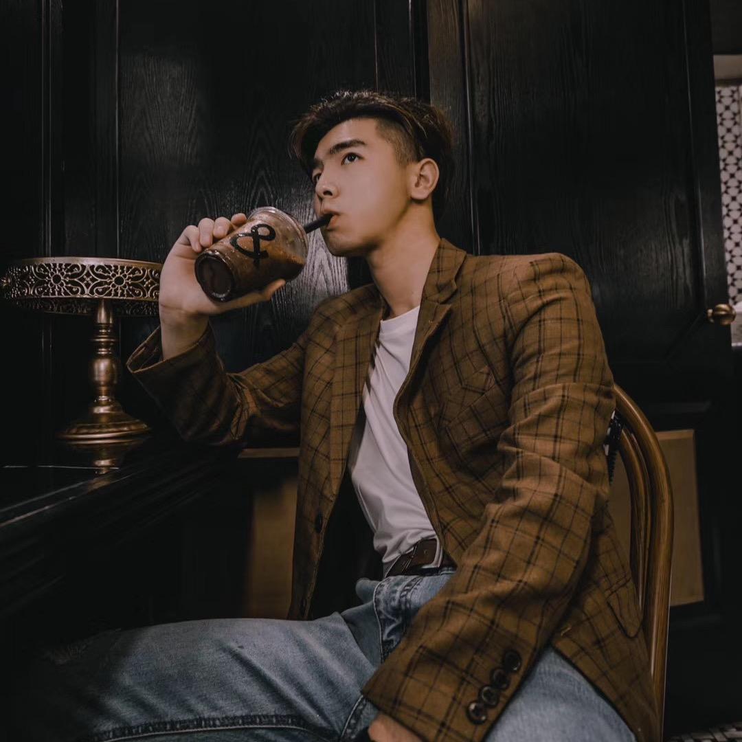 小脑袋大笨蛋