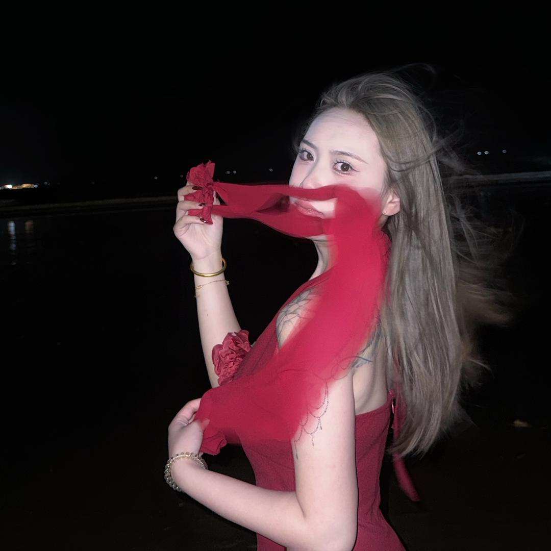 腼腆小美