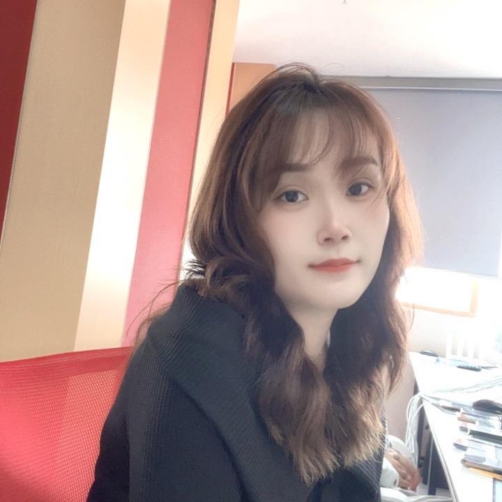 茜