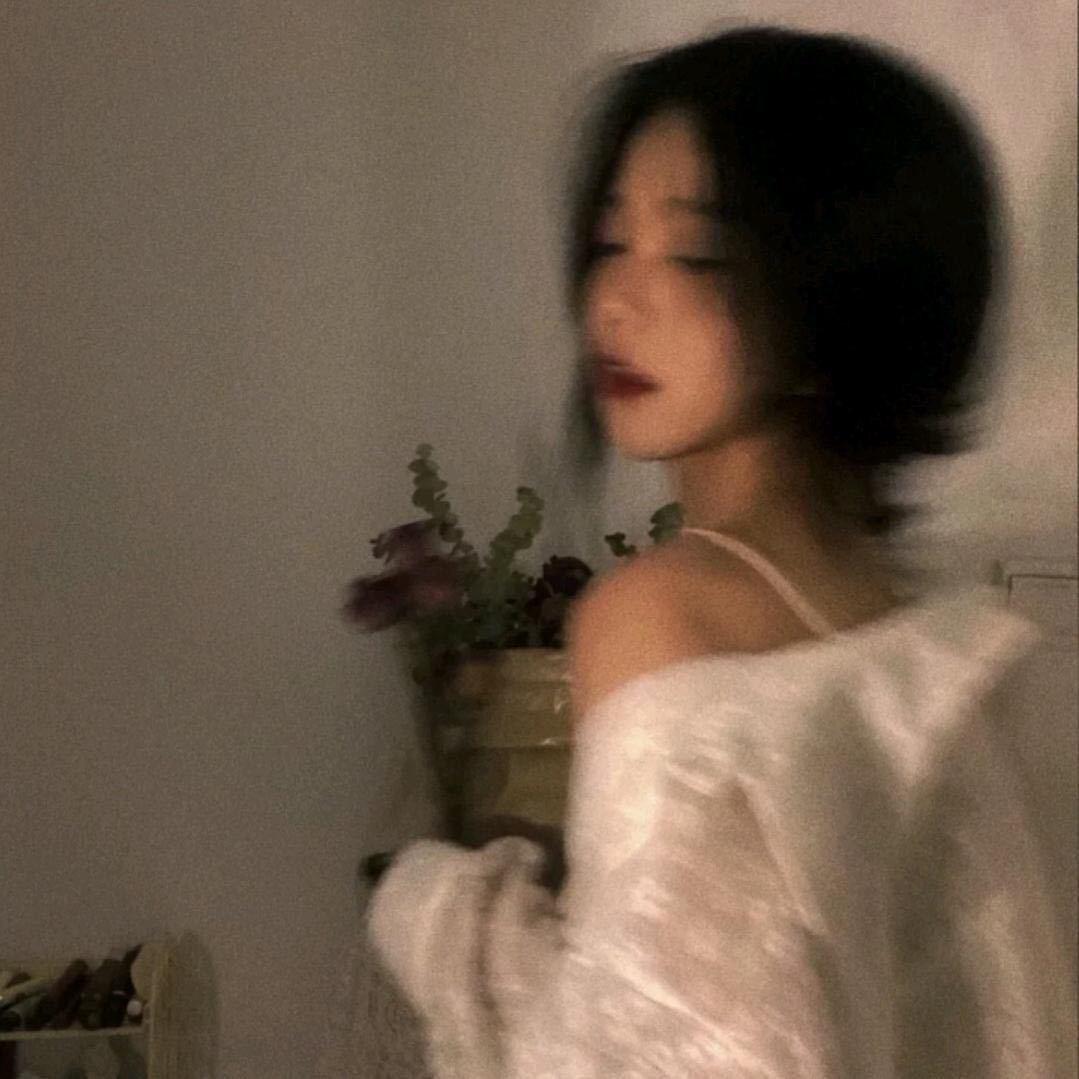养鸵鸟的小媛