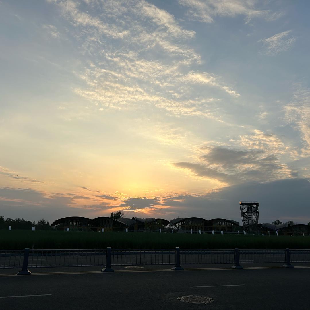 越江。