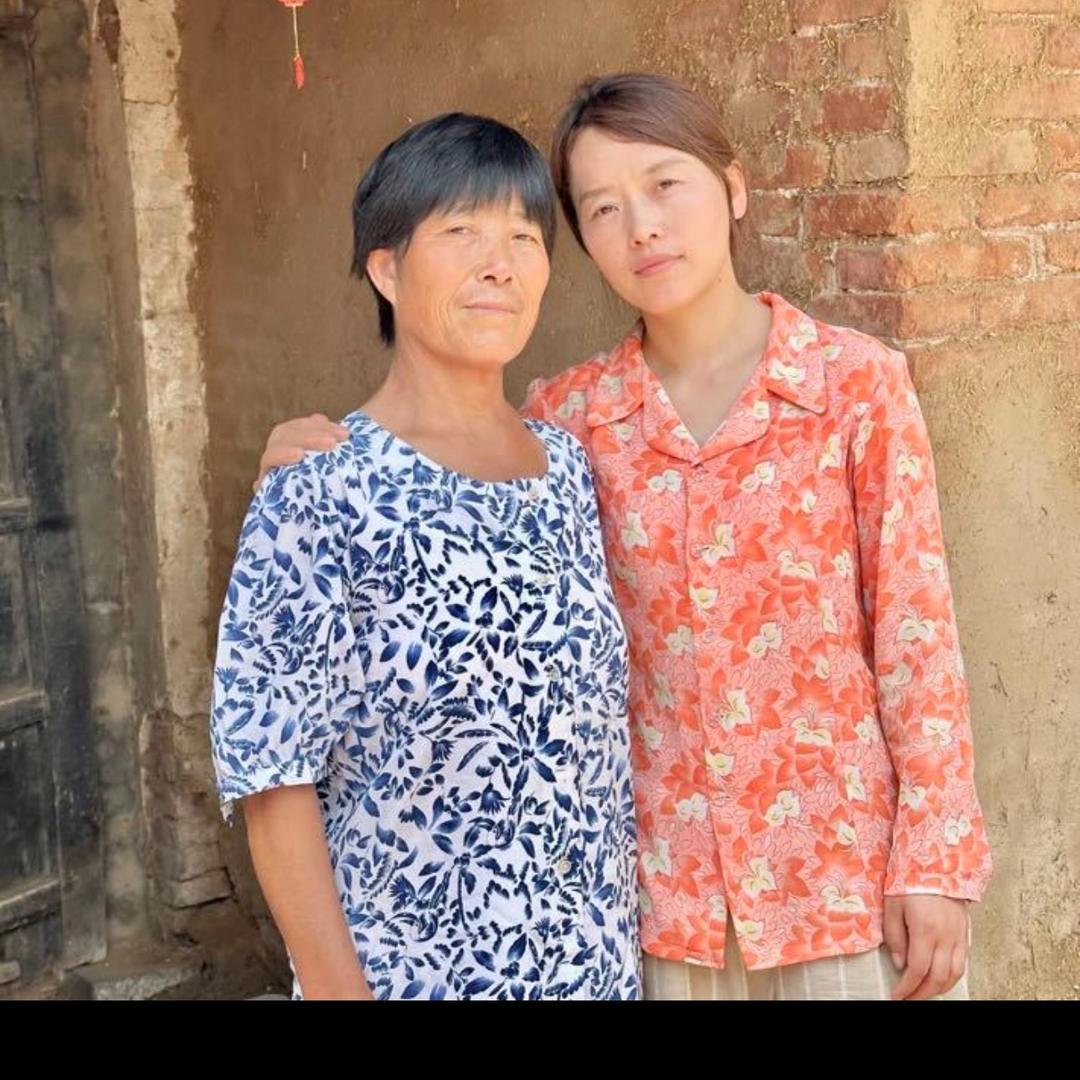 村里的姑娘们-凤英