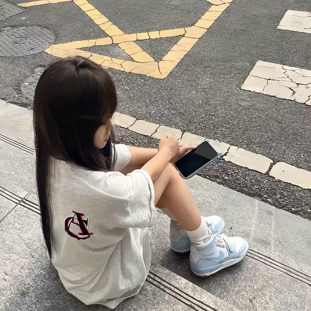 下一秒.